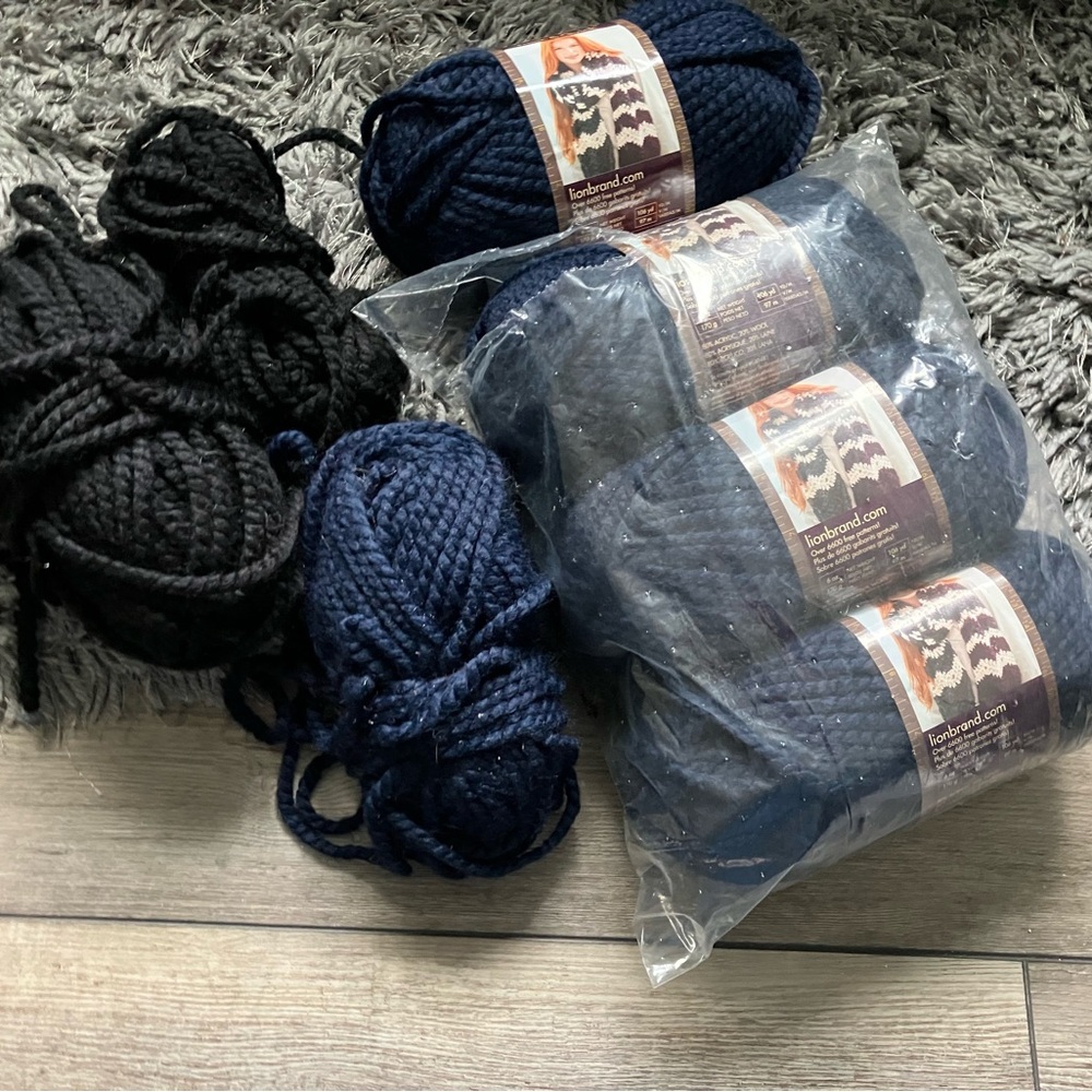Chunky Yarn Bundle in Black and Blue